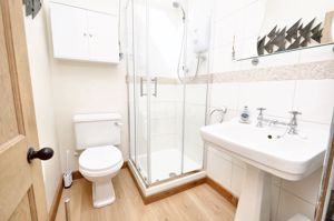 Shower room- click for photo gallery
